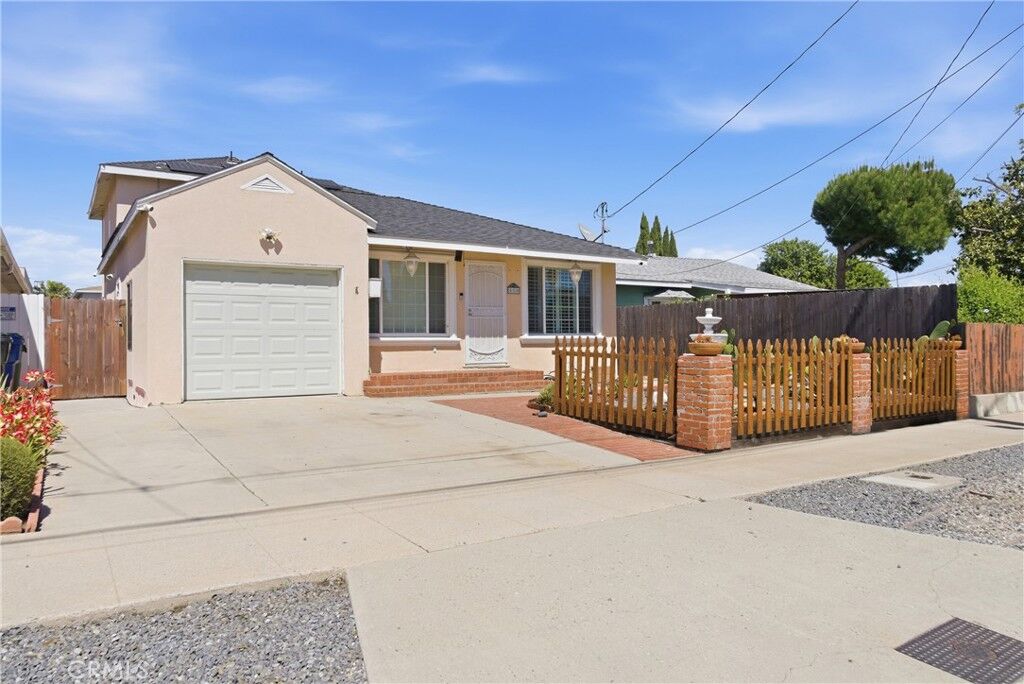 Property Photo:  550 W Upland  CA 90731 