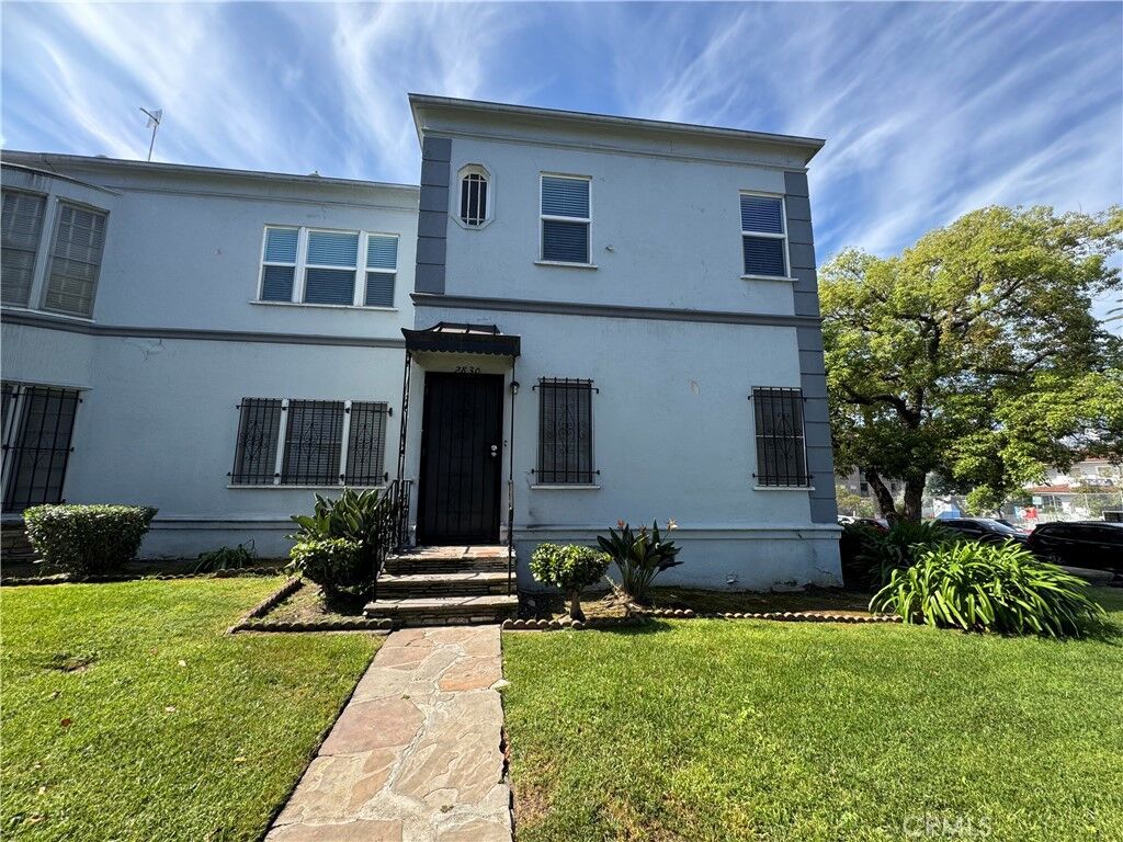 Property Photo:  2830 W 3rd  CA 90057 