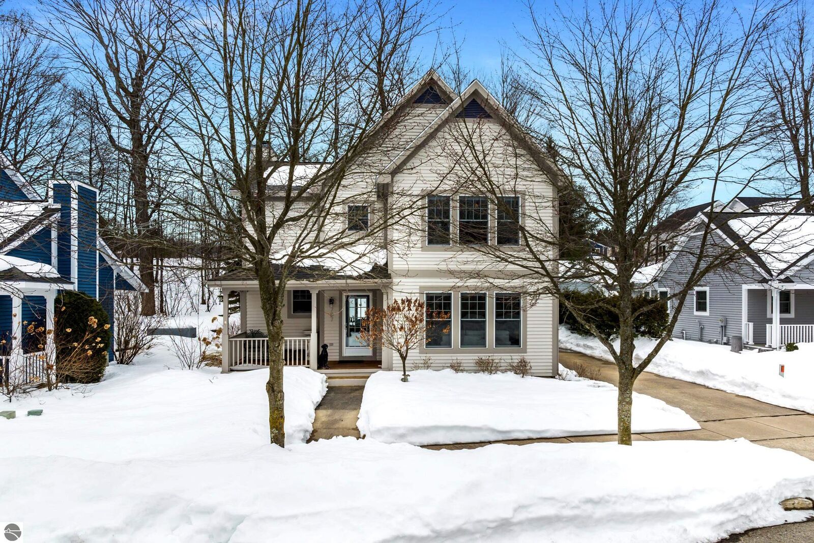 Property Photo: 707 Lake Park Drive MI 49712