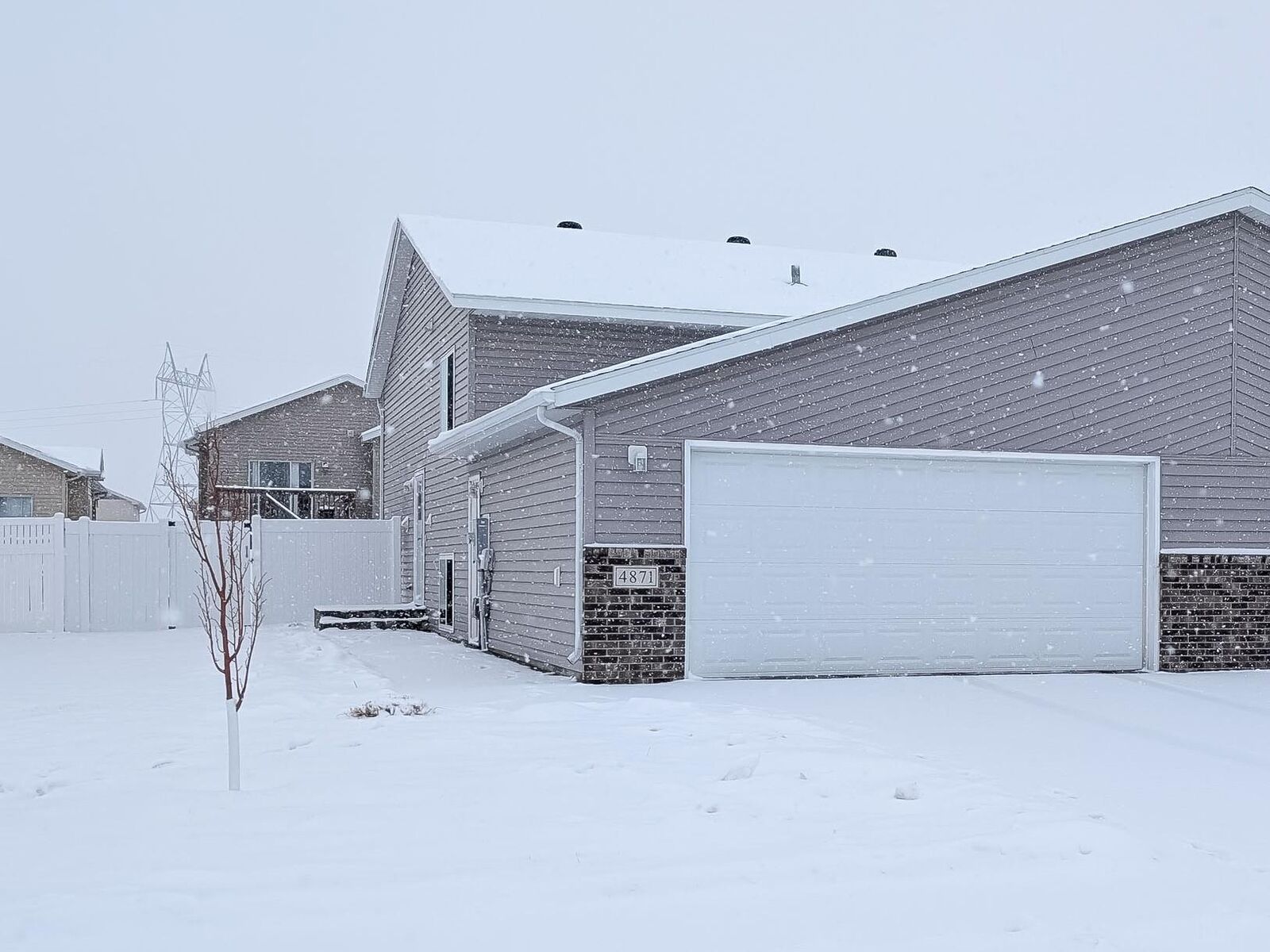 Property Photo:  4871 51 Avenue S  ND 58104 