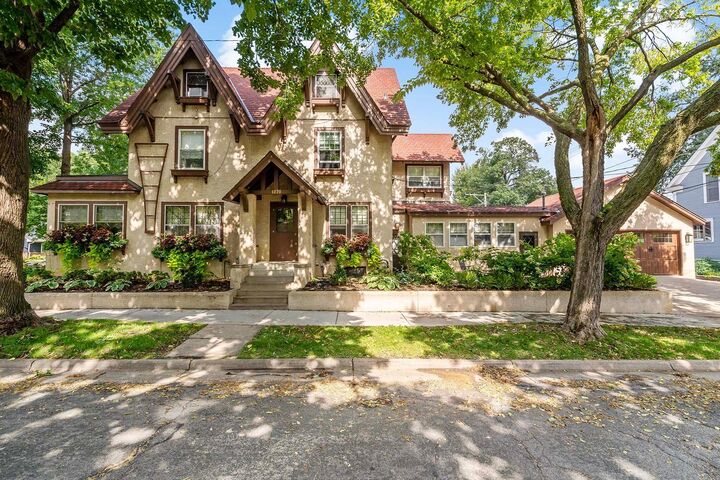 Property Photo:  1470 W 35th Street  MN 55408 