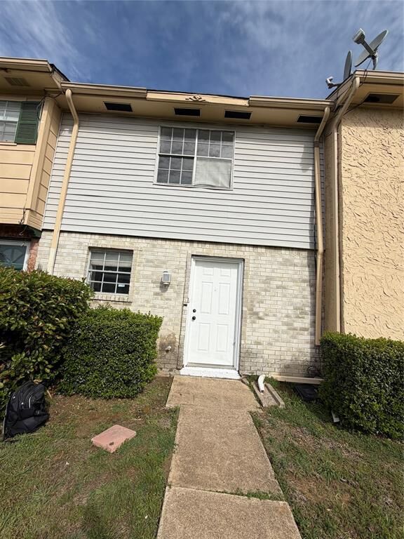 Property Photo:  26 E Mountain Creek Drive  TX 75052 