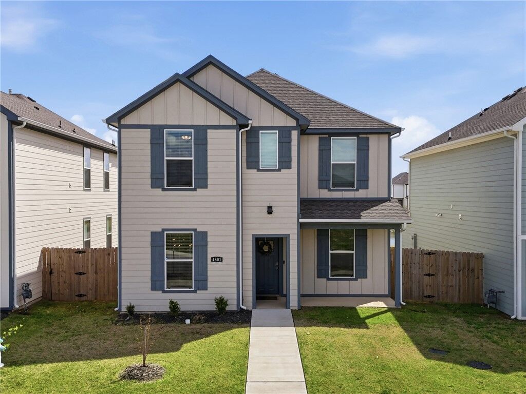 Property Photo:  4801 W Triangle Street  AR 72704 