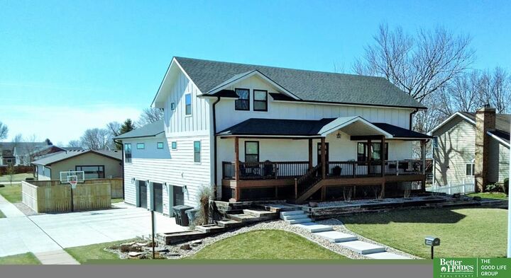 Property Photo: 1622 Raell Drive NE 68467