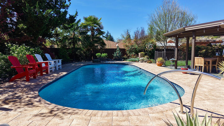 Property Photo:  2424 Pembroke Circle  OR 97504 