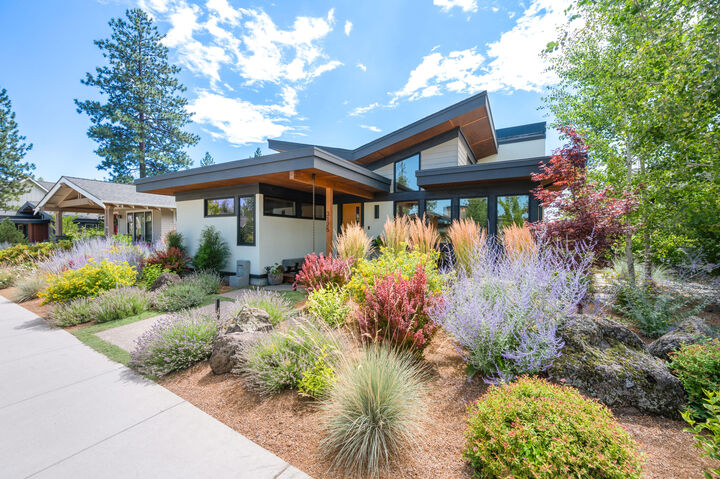 Property Photo:  3125 NW Blodgett Way  OR 97703 