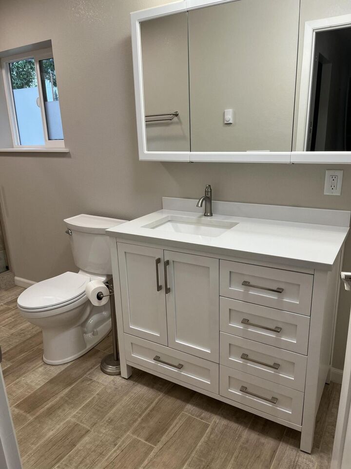Property Photo:  1868 Ivory Street  OR 97603 