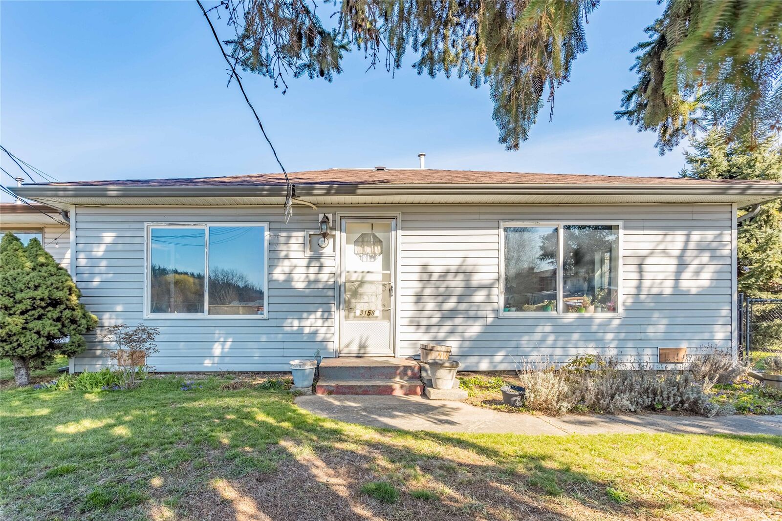 Photo de la propriété:  3156 Woodsdale Road  BC V4V 1X8 