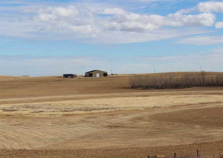 Property Photo: 264202 Lochend Road AB T4C 1A2