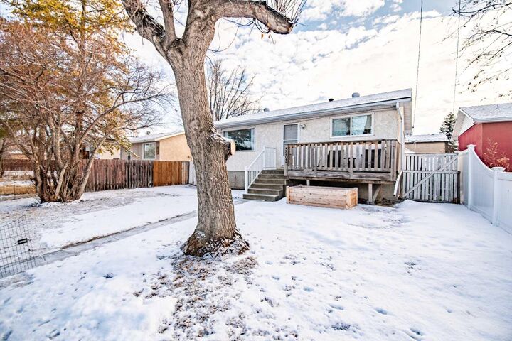 Property Photo:  5903 56 Avenue  AB T4N 4R1 