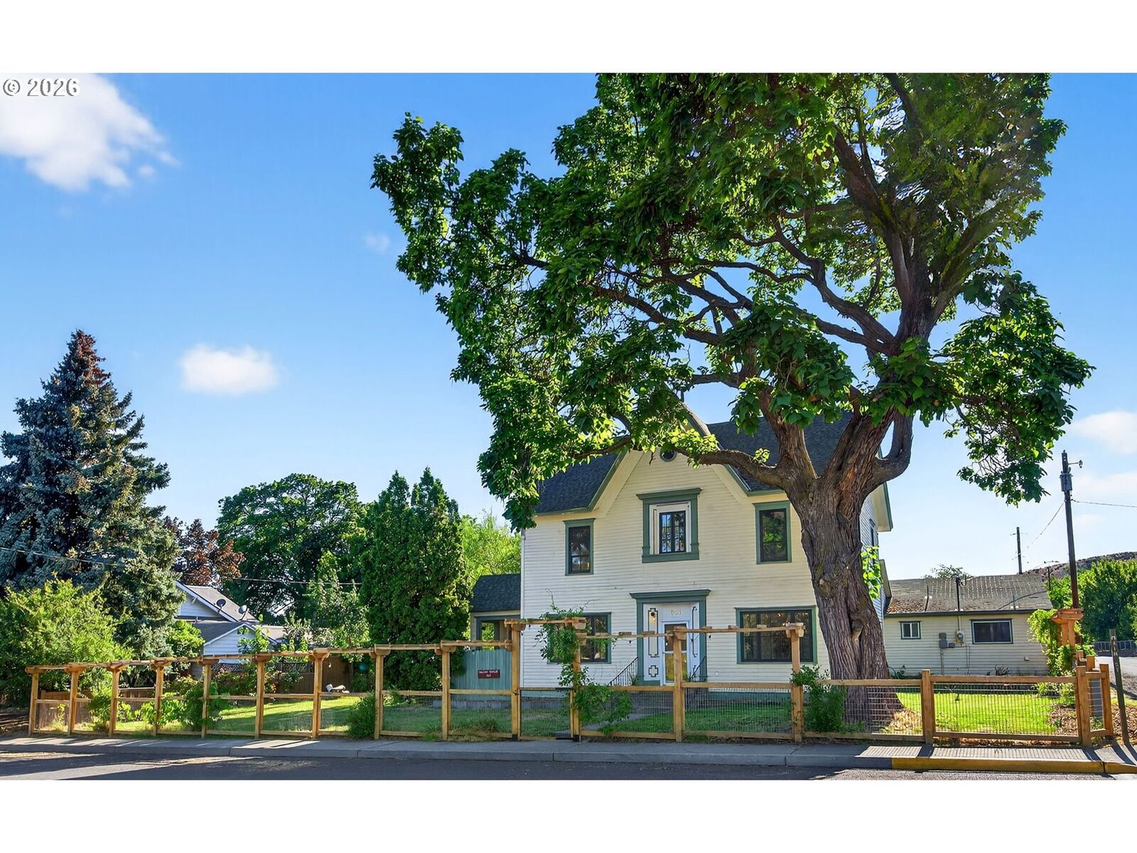 Property Photo: 381 N Main St OR 97021