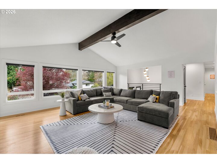 Property Photo:  5619 SW Windsor Ct  OR 97221 