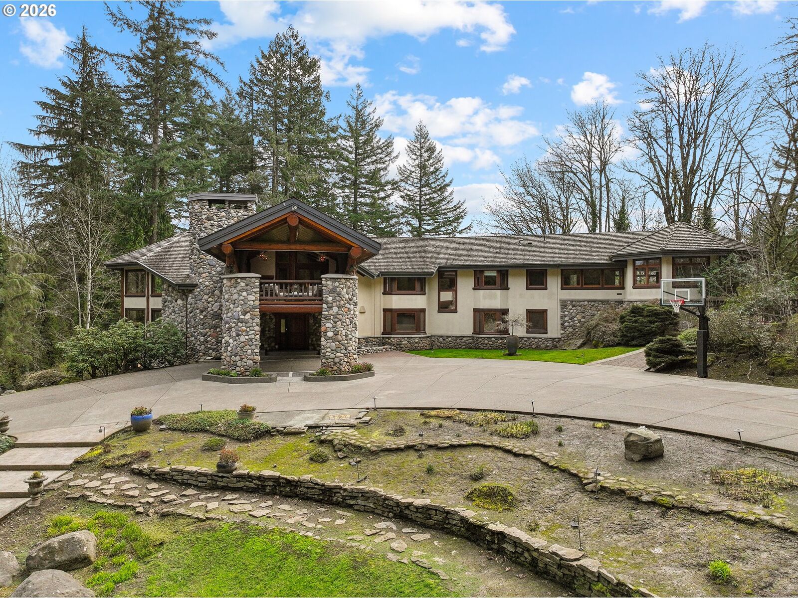 Property Photo: 465 NW Royal Blvd OR 97210