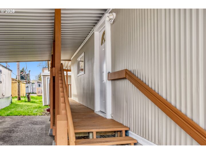 Property Photo:  2300 SE 82nd Ave 5  OR 97216 