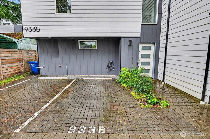 Property Photo: 933 N 91st Street B WA 98103