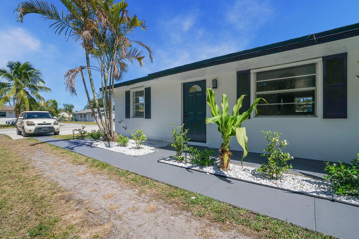 Property Photo:  4098 Linda Lane  FL 33406 