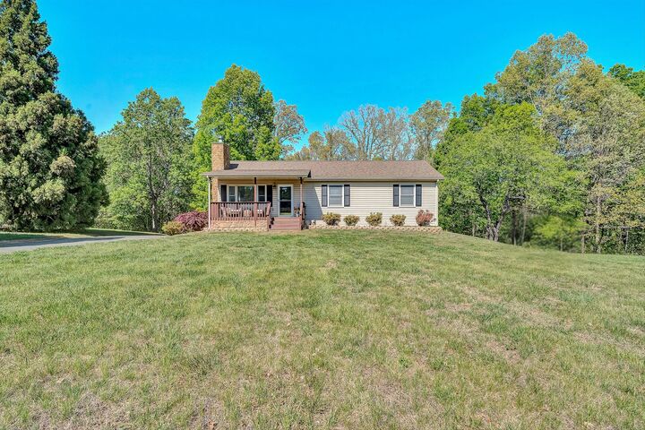 Property Photo:  1302 Goodview Rd  VA 24095 