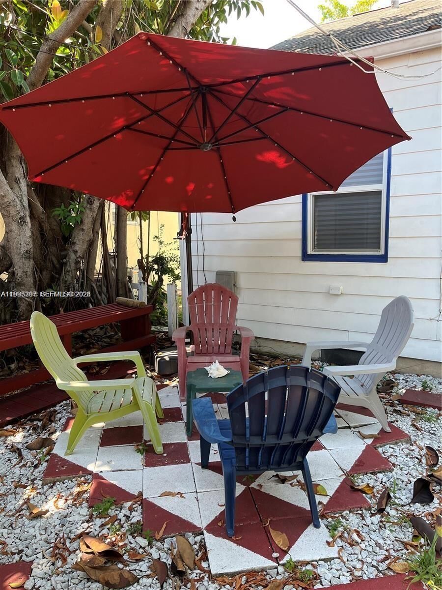 Property Photo:  1909 Pierce St 2  FL 33020 