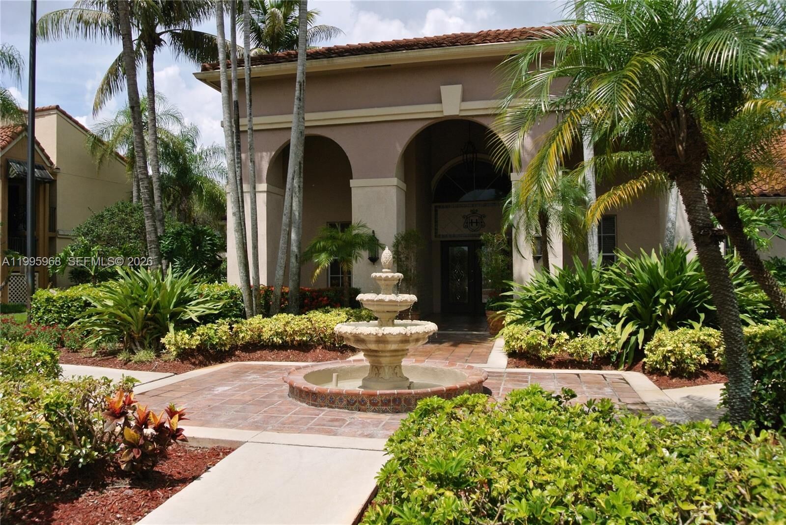 Property Photo:  