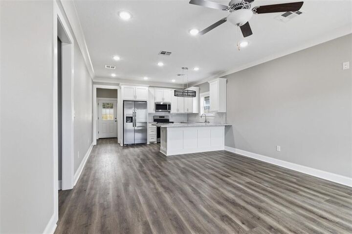 Property Photo:  309 S Lyles Street S  LA 70648 