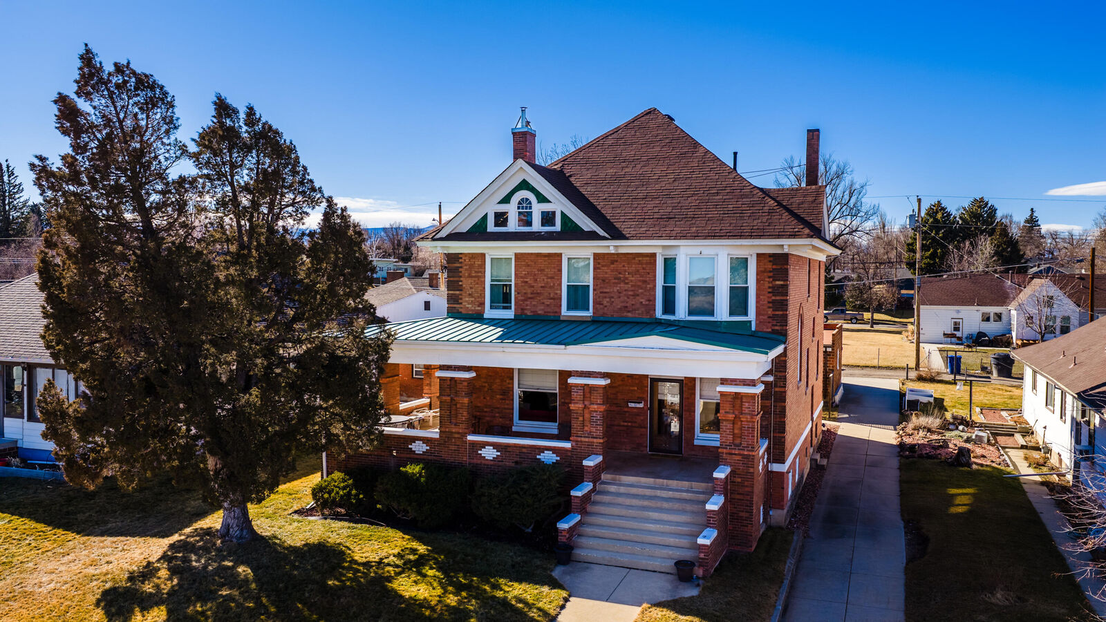 Property Photo:  730 Clarendon Avenue  WY 82801 