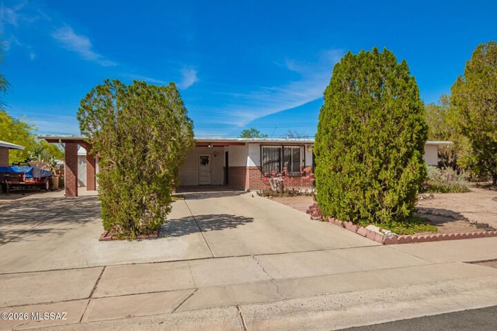 Property Photo:  6470 E Calle Luna  AZ 85710 