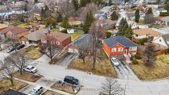 Photo de la propriété: 14 Valleycrest Drive ON L1E 1J1