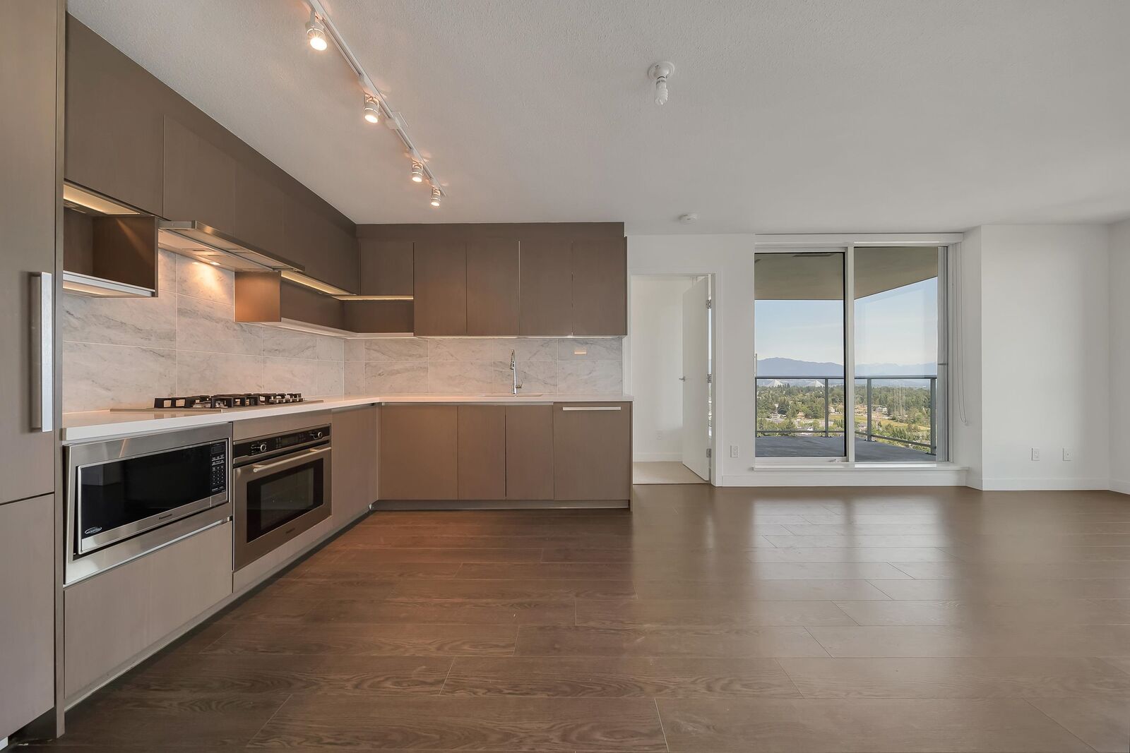 Property Photo: 13696 100 Avenue 4508 BC V3T 0L5