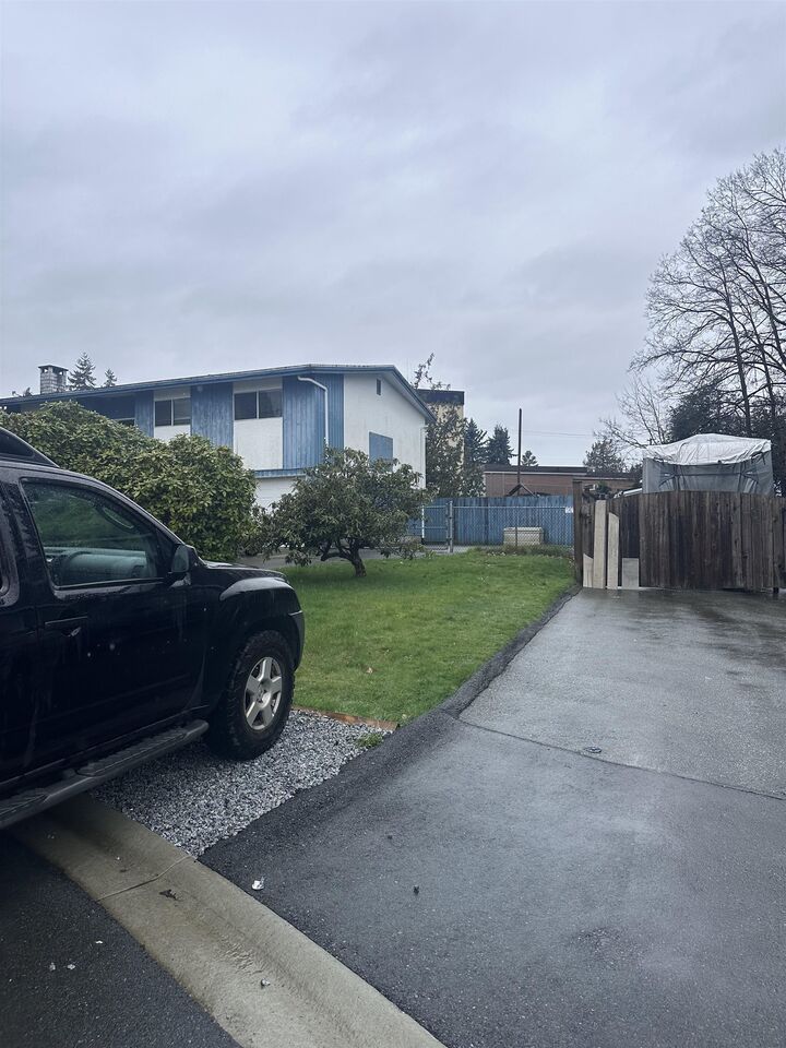 Property Photo: 27233 29 Avenue BC V4W 3J8