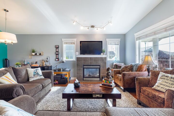 5708 Louise Way — photo 1
