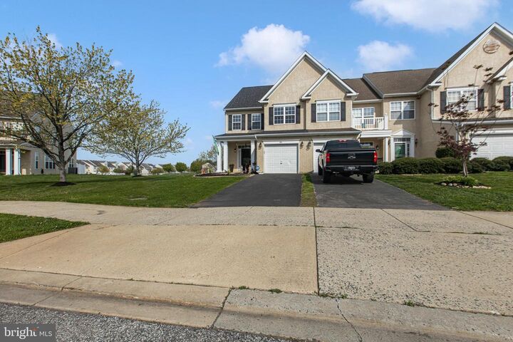 Property Photo:  24 Springfield Circle  DE 19709 