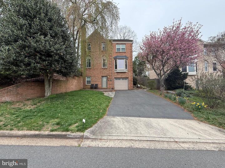 Property Photo:  1148 Randolph Road  VA 22101 