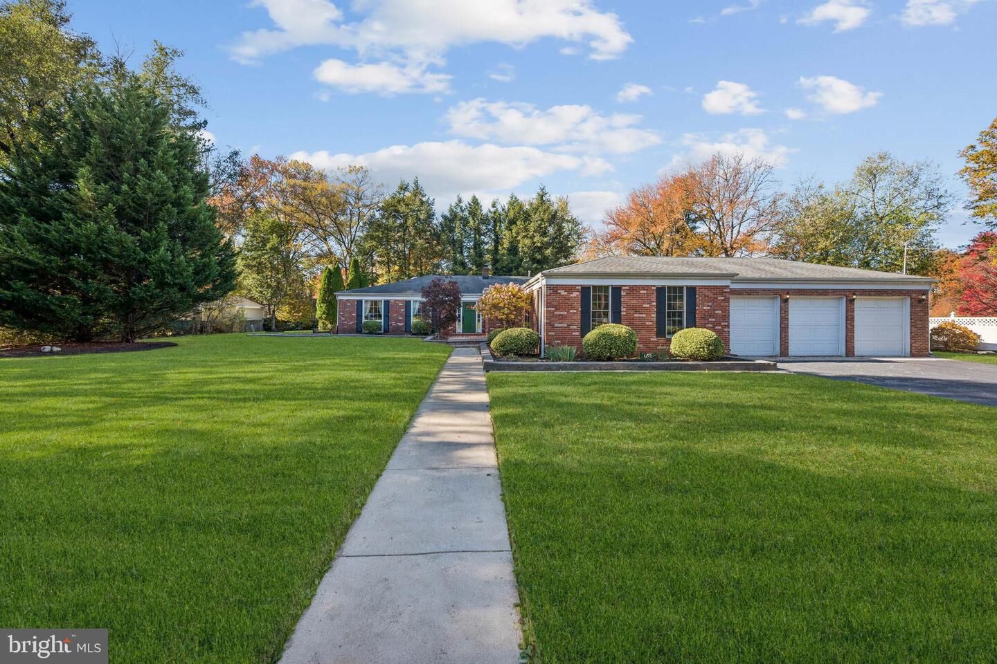 Property Photo:  1416 Georgian Drive  NJ 08057 