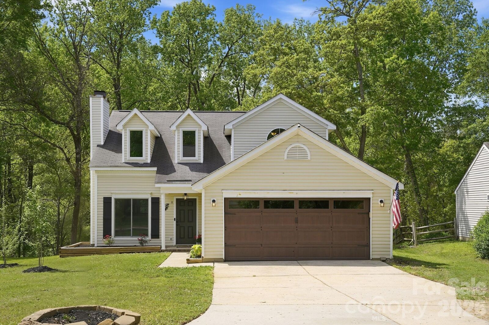 Property Photo: 1629 Oak Knoll Lane NC 28214