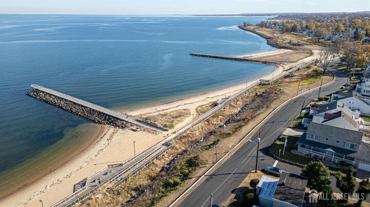 Property Photo:  342 Shoreland Circle  NJ 08879 