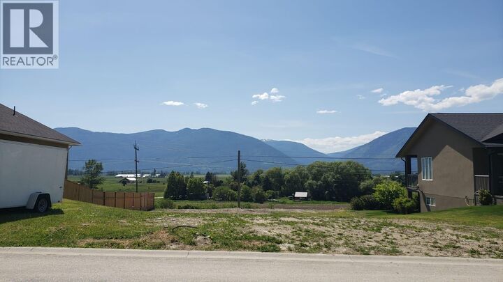Property Photo:  909 Selkirk Drive  BC V0B 1G3 