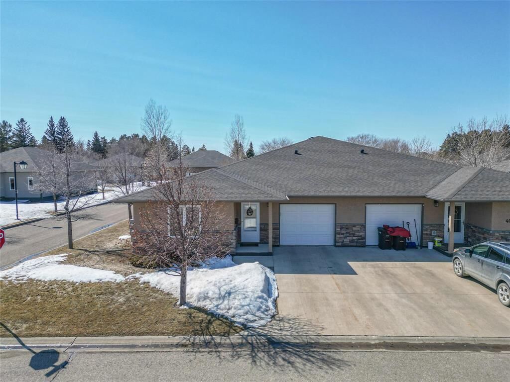 Property Photo:  42 Bayhill Crescent  MB R7C 0B8 