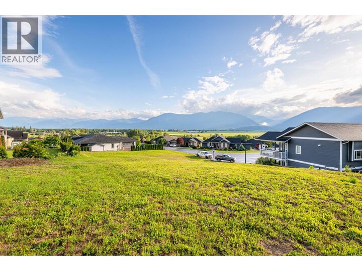 1016 Purcell Crescent — photo 1