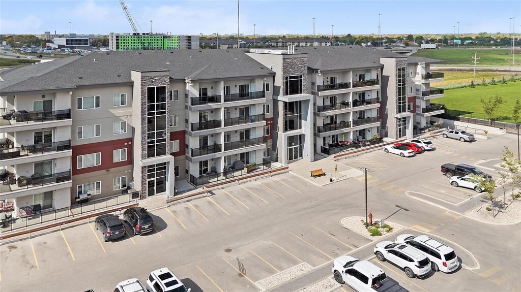 Property Photo:  70 Philip Lee Drive  MB R3W 0N6 