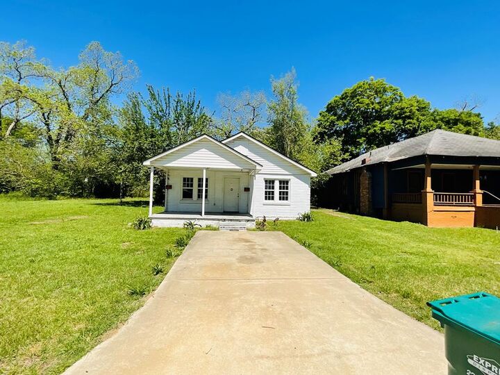 Property Photo:  110 West 5th Ave  GA 31015 