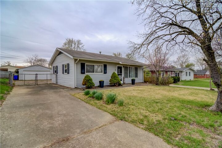 Property Photo:  11 Meadow Terrace Drive  IL 62521 