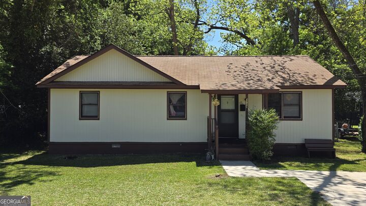Property Photo:  3724 Log Cabin Drive  GA 31204 