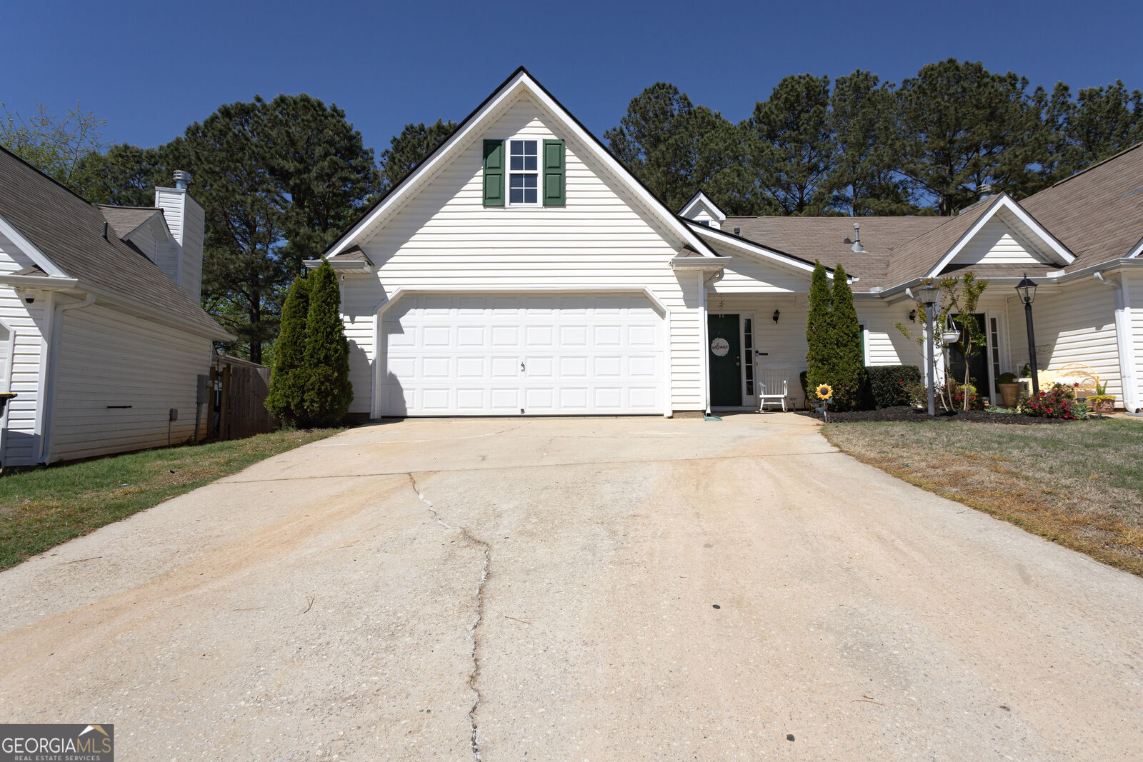 Property Photo: 175 Courtyard Lane GA 30265
