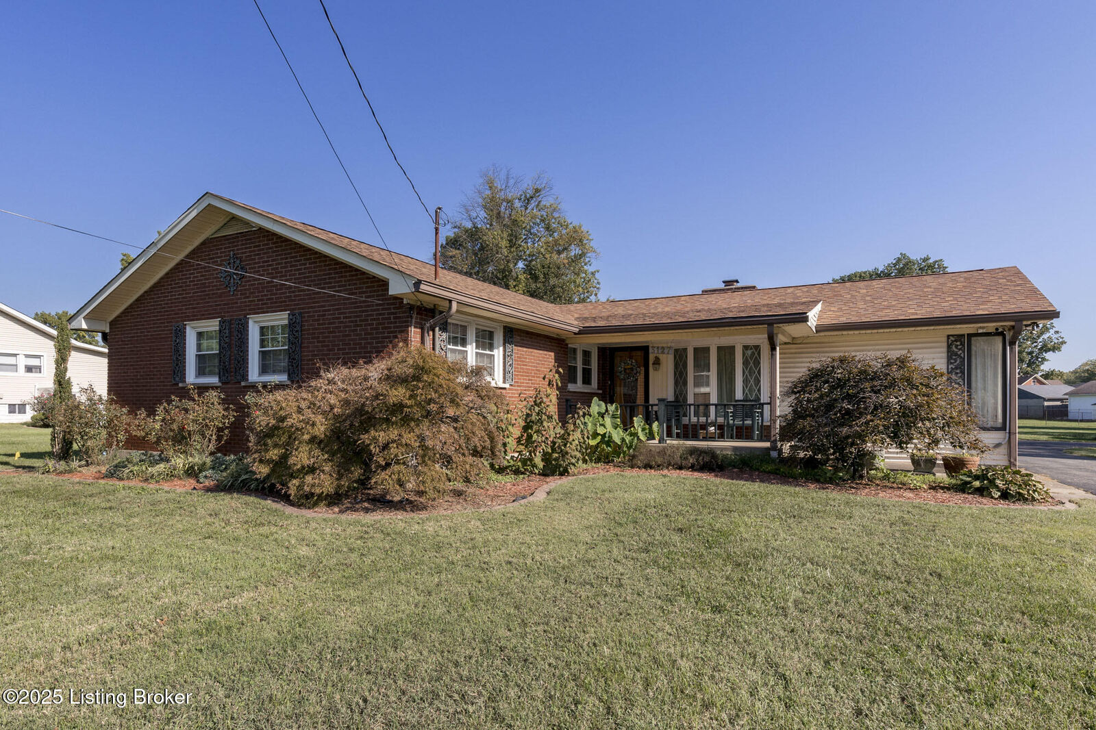 Property Photo:  3127 Hartlage Ct  KY 40216 