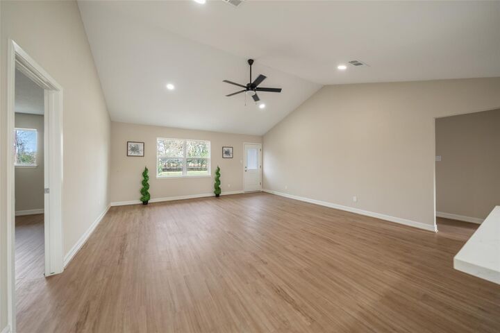 Property Photo:  355 Windsor Square  TX 77511 