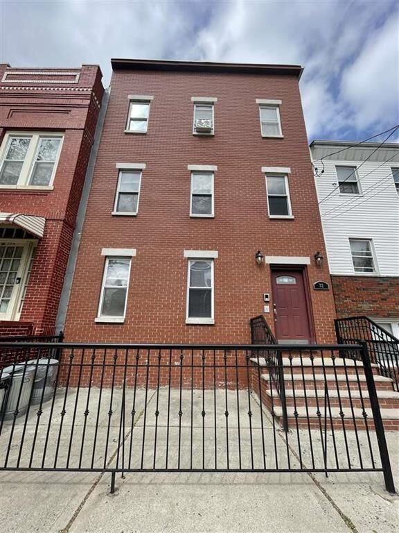 Property Photo:  32 Beacon Ave 3  NJ 07306 