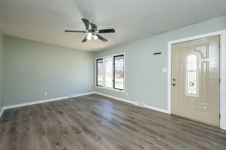 Property Photo:  4405 64th Street  IA 50322 