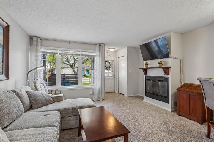 Property Photo:  1035 68th Street 6  IA 50266 