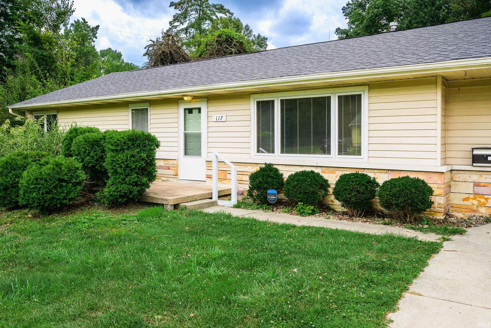 Property Photo:  117 N Hillsdale Drive  IN 47408 