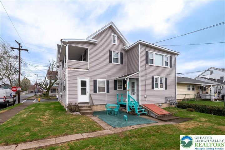 Property Photo:  2401 Birch Street  PA 18042 